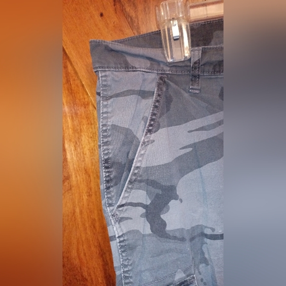 Wrangler (regular taper) pants - Picture 9 of 9